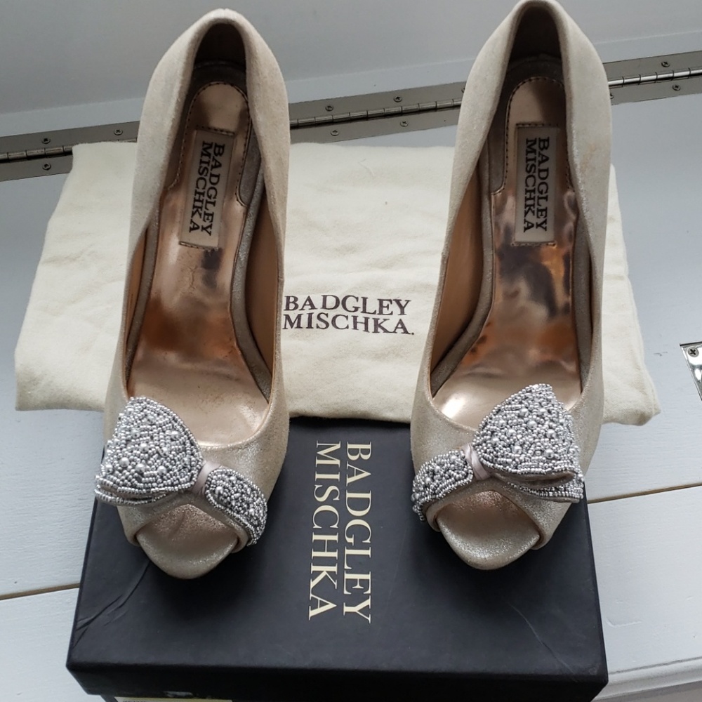 Badgley Mischka silver/cream heel shoe 6.5